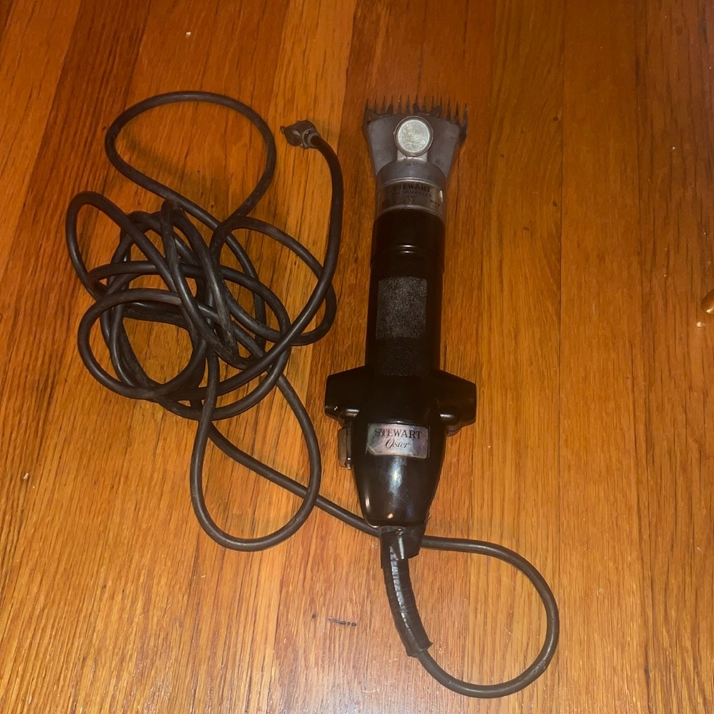 Used in good condition Oster® ShearMaster Shearing. The Shearmaster Clippers
